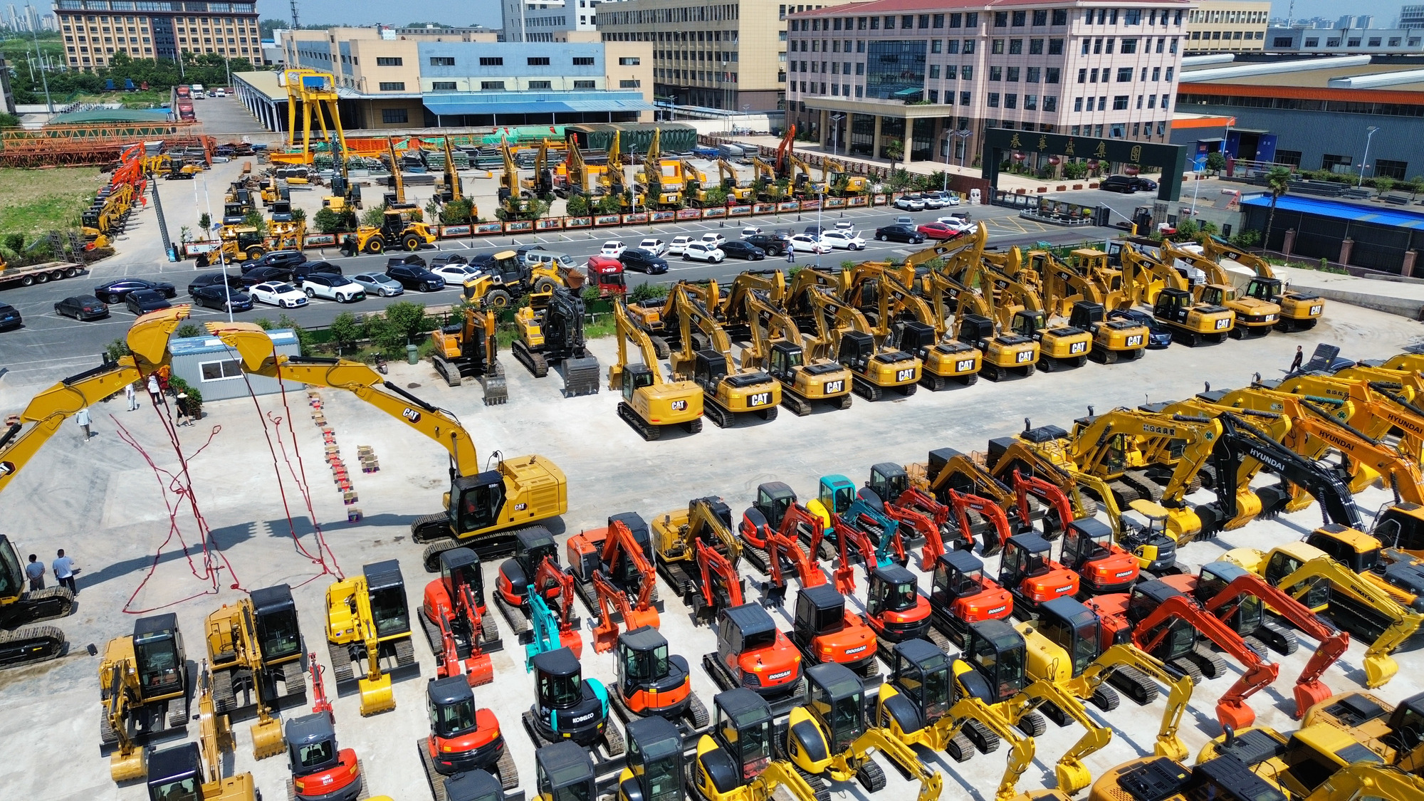 Toaks International Trading Company - Construction machinery CATERPILLAR 140K undefined: picture 2