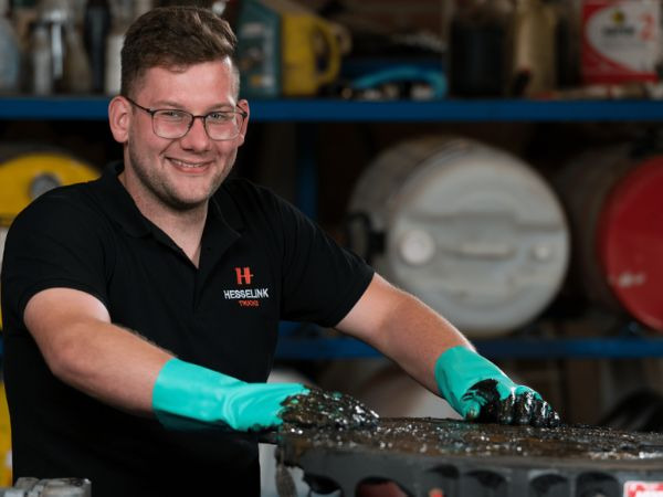 Hesselink Trucks B.V. - Vans undefined: picture 3