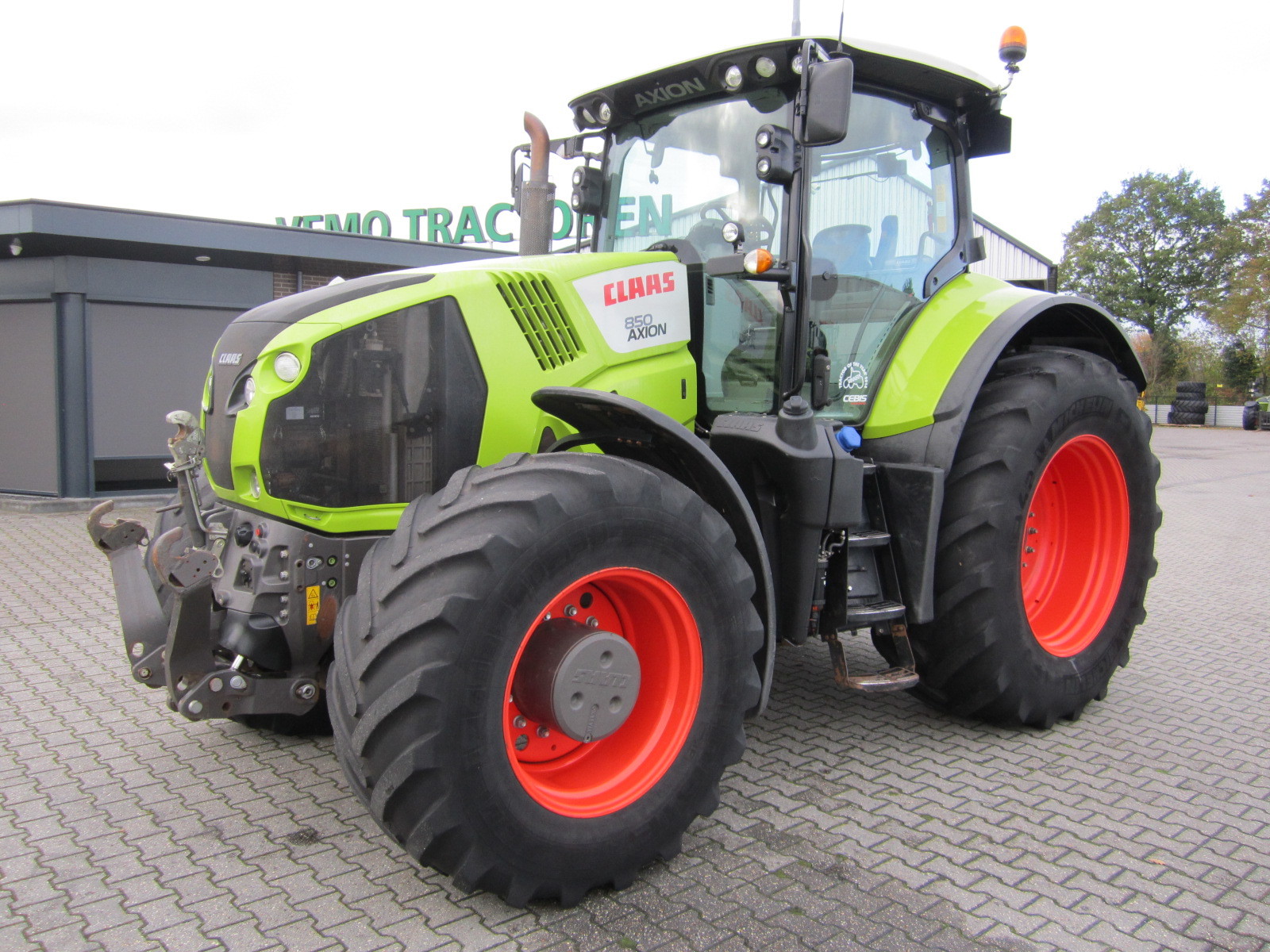 Vemo Tractoren BV - vehicles for sale undefined: picture 2