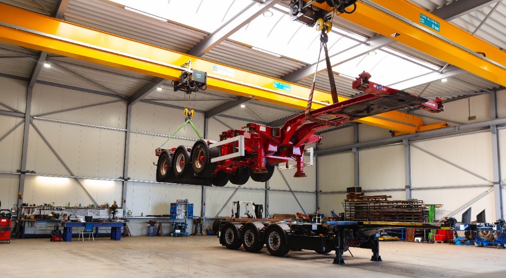 Louis Boon Trucks & Trailers BV - Tractor units - Euro 4 undefined: picture 2