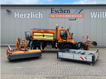 Snow removal vehicle UNIMOG U500