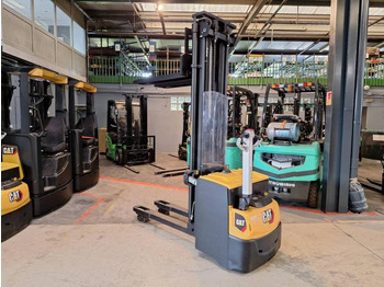Stacker CATERPILLAR