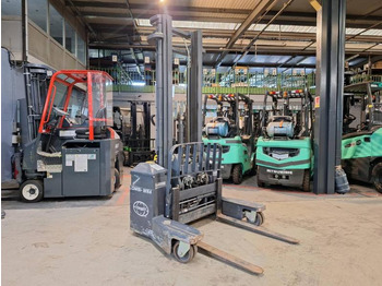 Stacker COMBILIFT