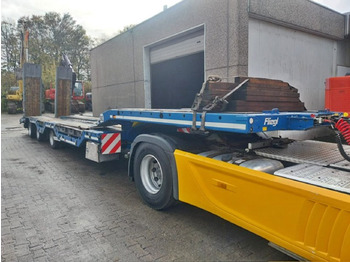 Low loader semi-trailer for transportation of heavy machinery Fliegl SDS 420 T SDS 420 T, Nachlauflenkachse, Verbr. auf 3m, hydr. Rampen: picture 3 Low loader semi-trailer for transportation of heavy machinery Fliegl SDS 420 T SDS 420 T, Nachlauflenkachse, Verbr. auf 3m, hydr. Rampen: picture 3
