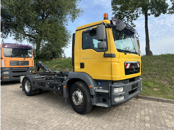 Hook lift truck MAN TGM 15.290