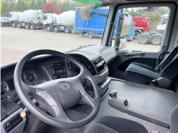 Interior photo 1: Box truck Mercedes-Benz Actros 2532 L 6x2 Actros 2532 L 6x2, Liftachse, LBW Dhollandia