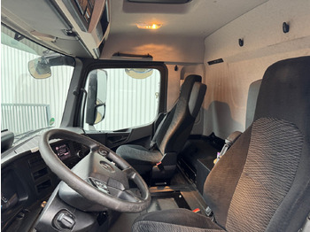Interior photo 2: Crane truck, Dropside/ Flatbed truck Mercedes-Benz Arocs 2642 6x4 Arocs 2642 6x4 mit Heckkran Atlas AK 186.3 V-2