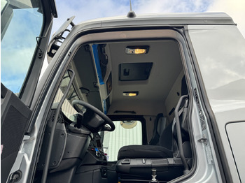 Interior photo 1: Leasing of Mercedes-Benz Arocs 4148 K 8x4/4 Arocs 4148 K 8x4/4/45, Turbo-Retarder-Kupplung, Grounder Mercedes-Benz Arocs 4148 K 8x4/4 Arocs 4148 K 8x4/4/45, Turbo-Retarder-Kupplung, Grounder Interior photo 1: Leasing of Mercedes-Benz Arocs 4148 K 8x4/4 Arocs 4148 K 8x4/4/45, Turbo-Retarder-Kupplung, Grounder Mercedes-Benz Arocs 4148 K 8x4/4 Arocs 4148 K 8x4/4/45, Turbo-Retarder-Kupplung, Grounder
