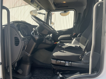Interior photo 1: Cab chassis truck Mercedes-Benz Atego 818 K 4x2 Atego 818 K 4x2, 2x AHK, 5x VORHANDEN!