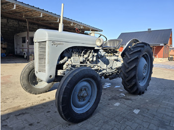 Farm tractor MASSEY FERGUSON