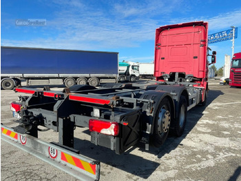 Container transporter/ Swap body truck SCANIA R450: picture 5