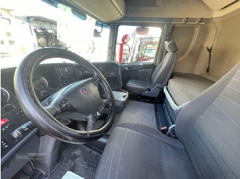 Container transporter/ Swap body truck SCANIA R450: picture 3