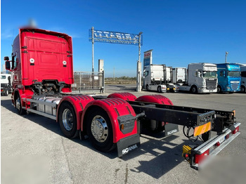 Container transporter/ Swap body truck SCANIA R580: picture 2