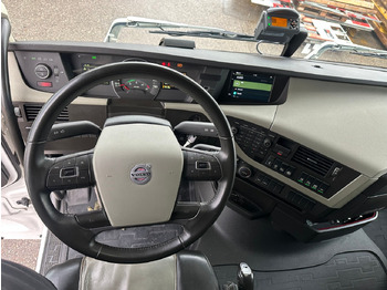 Interior photo 1: Tractor unit VOLVO FH 540 4x2 Ab MFK