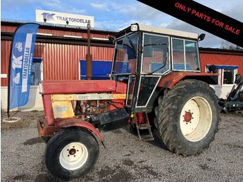 Farm tractor INTERNATIONAL