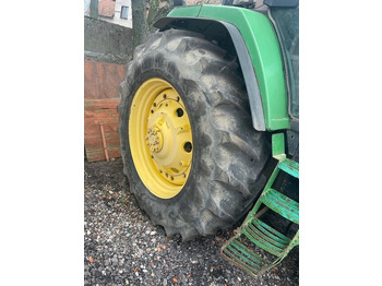 Wheel and tire package JOHN DEERE