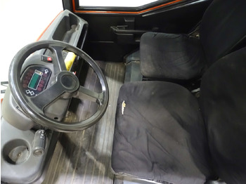 Tow tractor Linde P250: picture 3