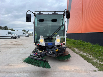 Road sweeper Dulevo 2000 SKY FIRST REGISTRATION 09.2015: picture 3