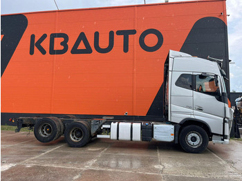 Cab chassis truck Volvo FH 750 6x4 CHASSIS L=6970 / RETARDER / PTO / TANDEM AXLE LIFT: picture 4 Cab chassis truck Volvo FH 750 6x4 CHASSIS L=6970 / RETARDER / PTO / TANDEM AXLE LIFT: picture 4