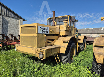 Farm tractor