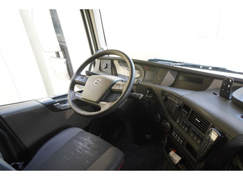 Interior photo 1: Tractor unit Volvo FH 420 6X2 ADR EURO 6 Interior photo 1: Tractor unit Volvo FH 420 6X2 ADR EURO 6