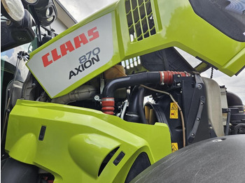 Farm tractor CLAAS Axion 870