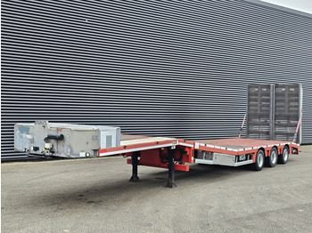 Low loader semi-trailer