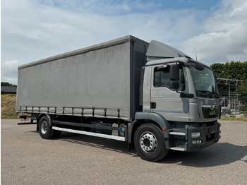 Curtainsider truck MAN