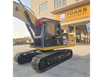 Excavator CATERPILLAR 320D: picture 2