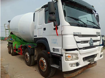 Concrete mixer truck Sinotruk HOWO 8*4 Concrete mixer truck: picture 2