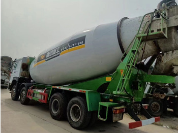 Concrete mixer truck Sinotruk HOWO 8*4 Concrete mixer truck: picture 5