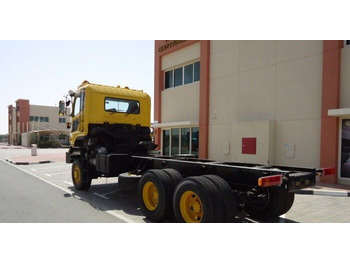 Cab chassis truck Nissan UD CZ4YL 6x6 Chassis Truck: picture 2