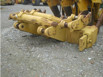 Ripper for Construction machinery Caterpillar D9G D9H ripper parallelogramma a 3 posizioni, 4 cilindri, con 3 denti (uno mancante), compreso di supporto.: picture 2 Ripper for Construction machinery Caterpillar D9G D9H ripper parallelogramma a 3 posizioni, 4 cilindri, con 3 denti (uno mancante), compreso di supporto.: picture 2