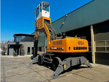 Waste/ Industry handler Liebherr A 924 C: picture 3