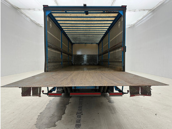 Curtainsider truck Volvo FE 320: picture 5