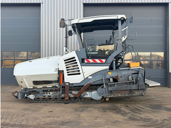 Asphalt paver VÖGELE