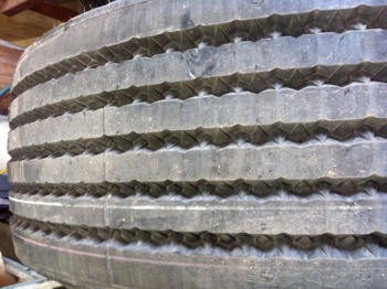 Tire CONTINENTAL 425/65/22.5: picture 1