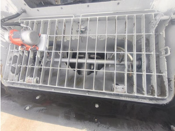 Mixer pump truck Mercedes Actros 3243: picture 4