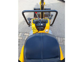 Mini excavator JCB 8008 CTS: picture 4