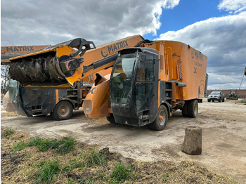Forage mixer wagon