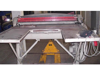 Paper cutting machine