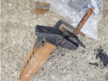 Fender Massey Ferguson 5445, 5455 Front Mudguard Bracket Kit 3784943m92, 3784944m92: picture 3
