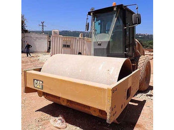 Vibratory plate CATERPILLAR CS64B