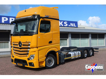 Container transporter/ Swap body truck MERCEDES-BENZ Actros 2642