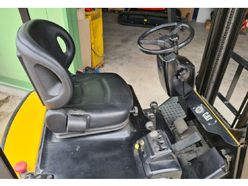 Forklift Caterpillar 15: picture 4 Forklift Caterpillar 15: picture 4