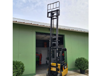 Forklift Caterpillar 15: picture 2 Forklift Caterpillar 15: picture 2