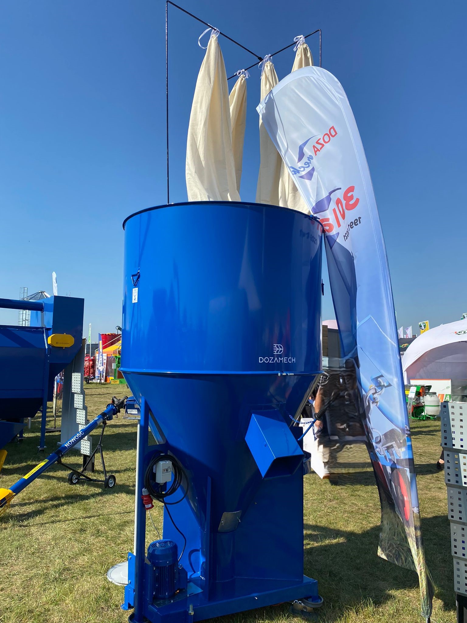 New Livestock equipment Dozamech Getreidemischanlage / Feed mixer / Melangeuse de fourrage / Miscelatore di mangime / Кормосмеситель / Mieszalnik H-033/2 1000 kg: picture 4