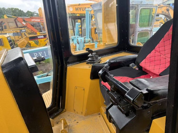 Bulldozer CAT D 6 R: picture 2