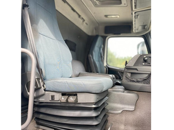 Cab chassis truck Volvo FM: picture 4