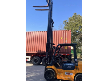 Diesel forklift Toyota FD30: picture 4
